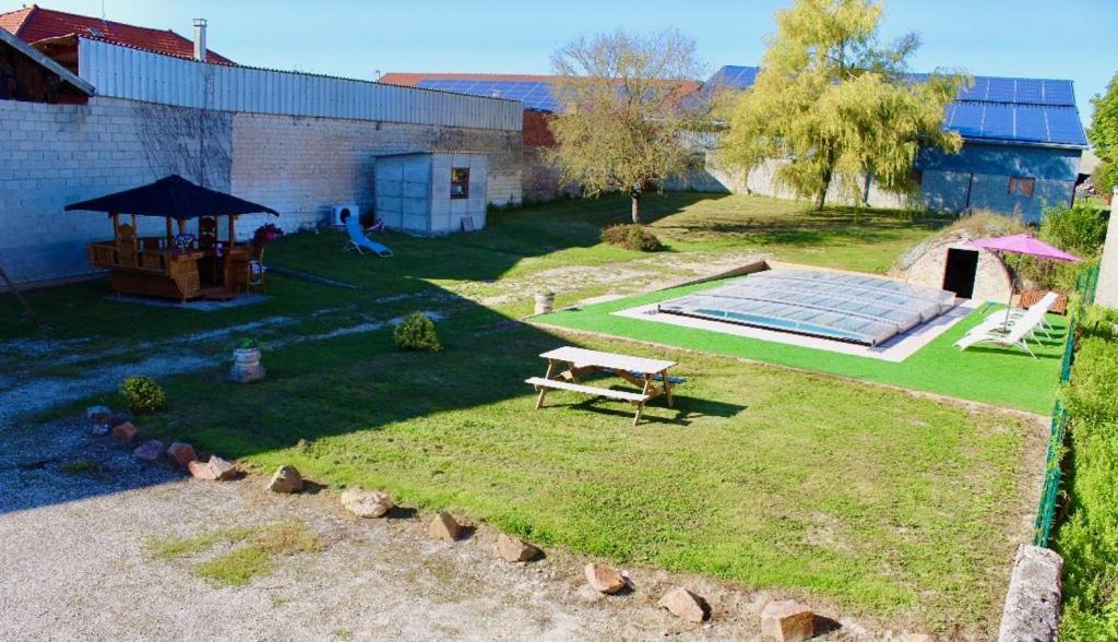 Chambres D'Hotes Aux Portes Des Tumuli Bussy-le-Château Exteriör bild